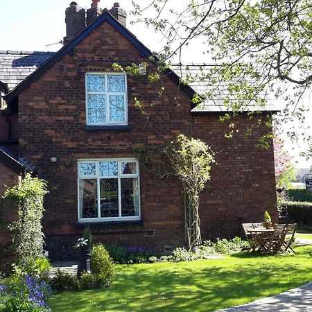 Bed and Breakfast The School House Warrington  Exterior foto